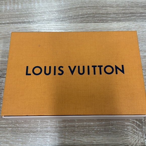 Louis Vuitton Gold Petal Bracelet Mp1845 Large Statement with Box Collectable - Picture 5 of 6